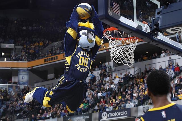 布朗33分广州力克深圳5连胜 同曦送江苏3连败